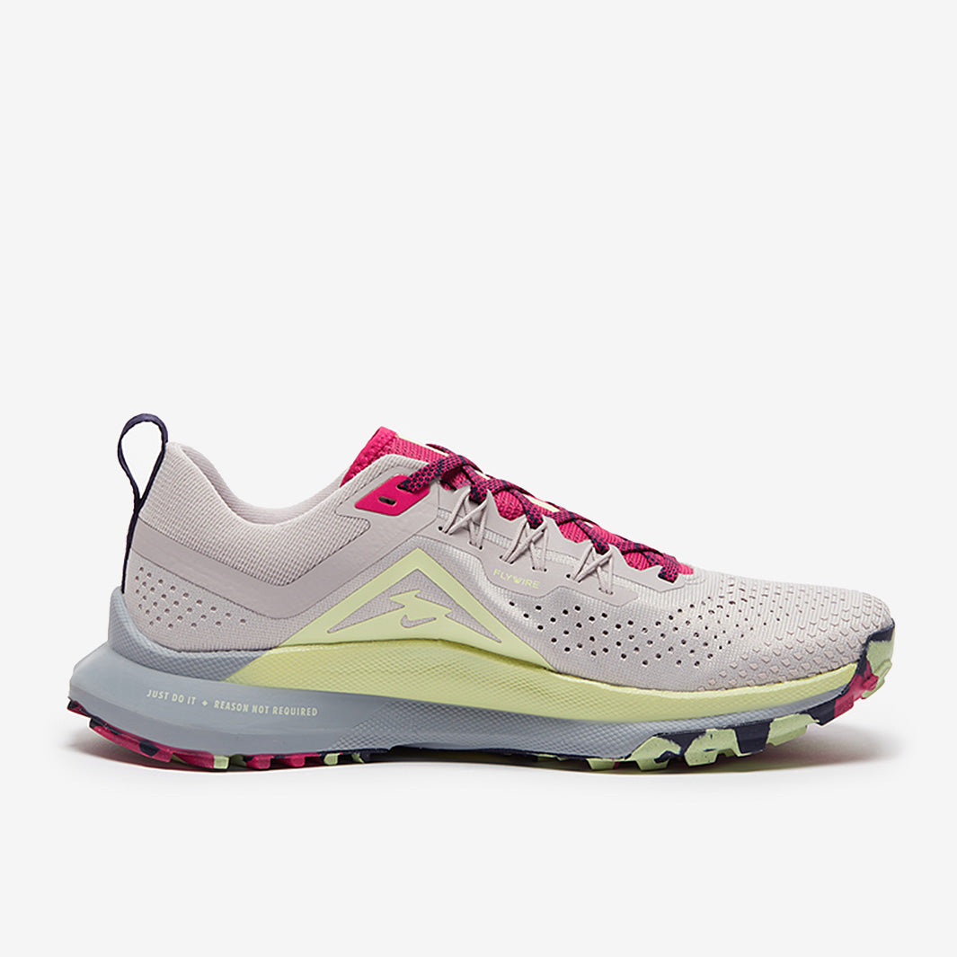Nike Womens Pegasus Trail 4