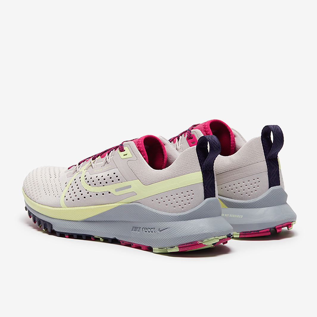 Nike Womens Pegasus Trail 4