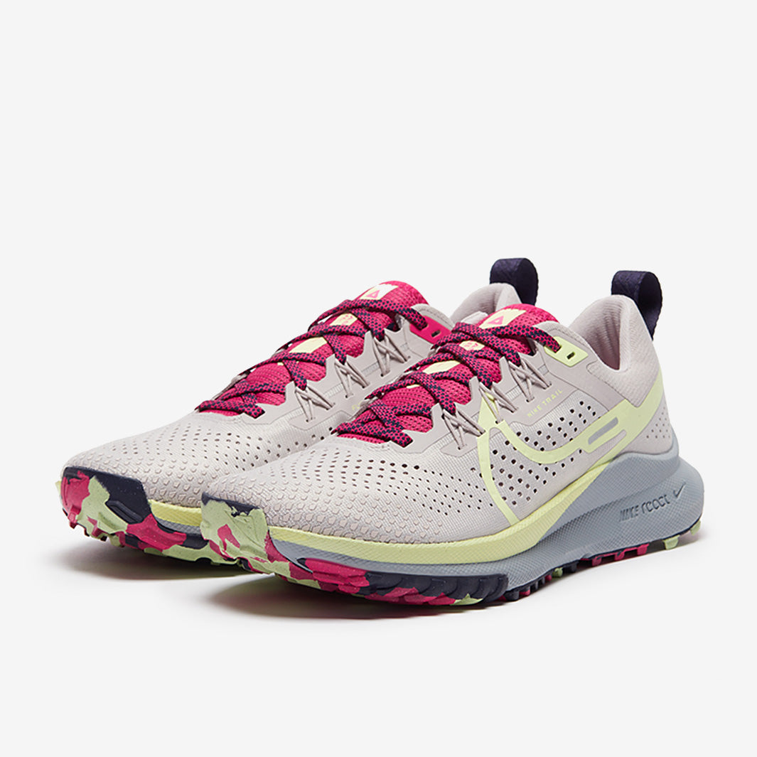 Nike Womens Pegasus Trail 4