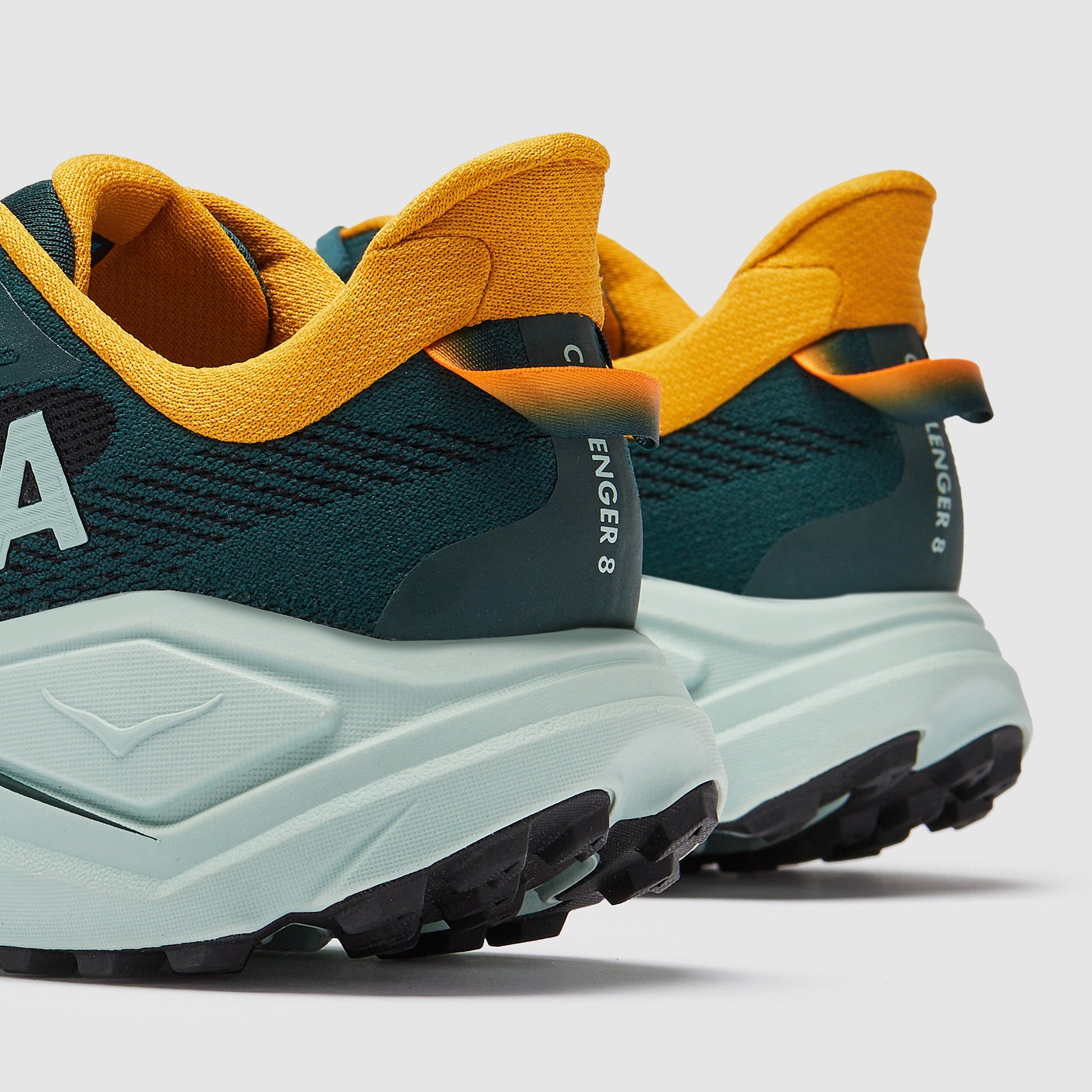 Hoka Challenger 8