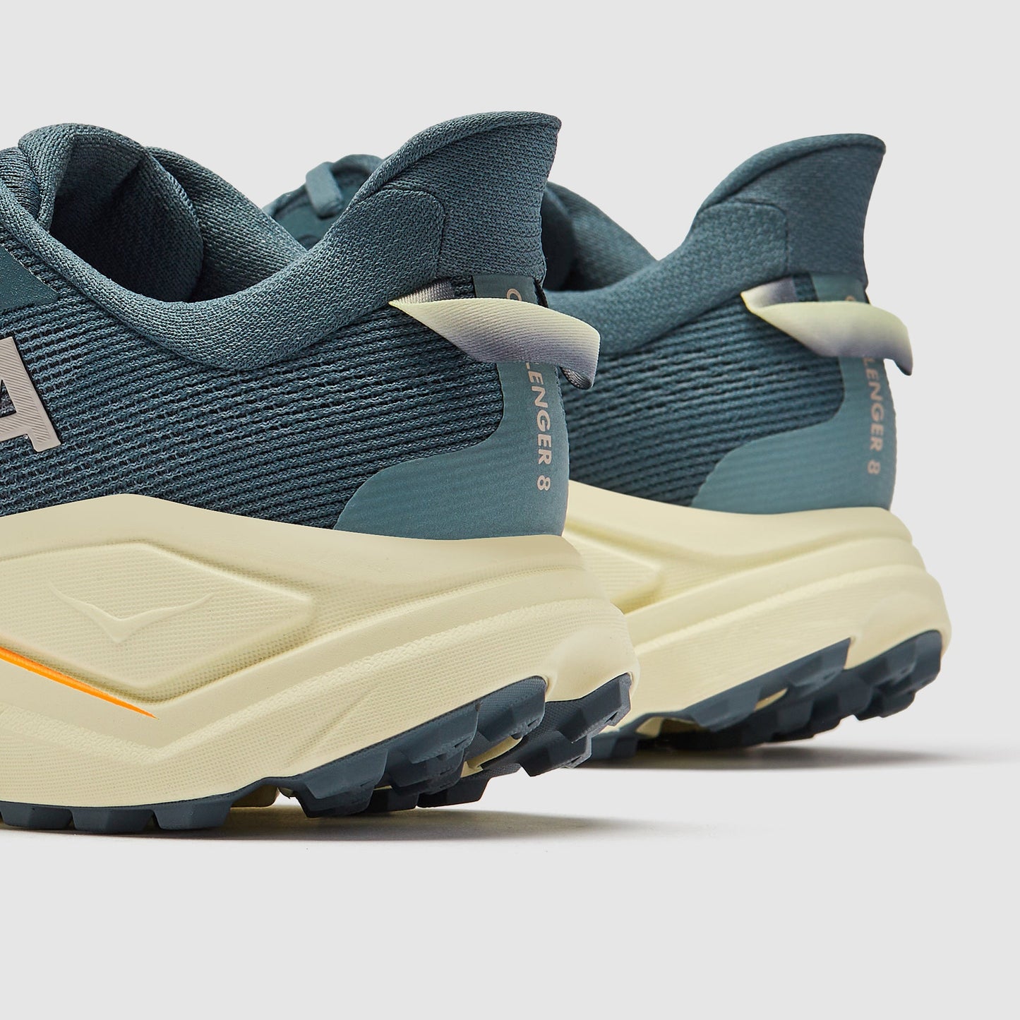 Hoka Challenger 8