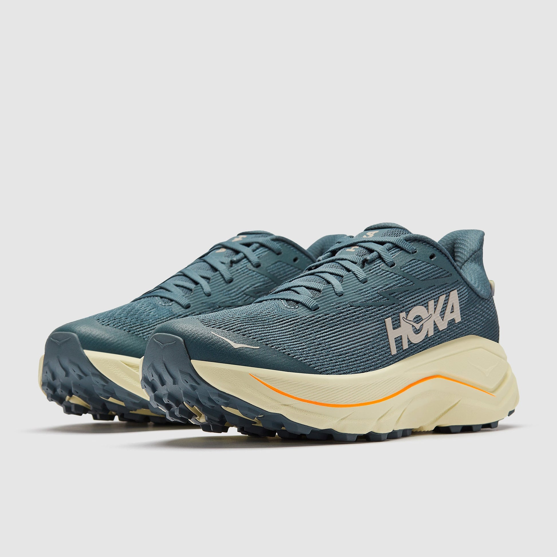 Hoka Challenger 8