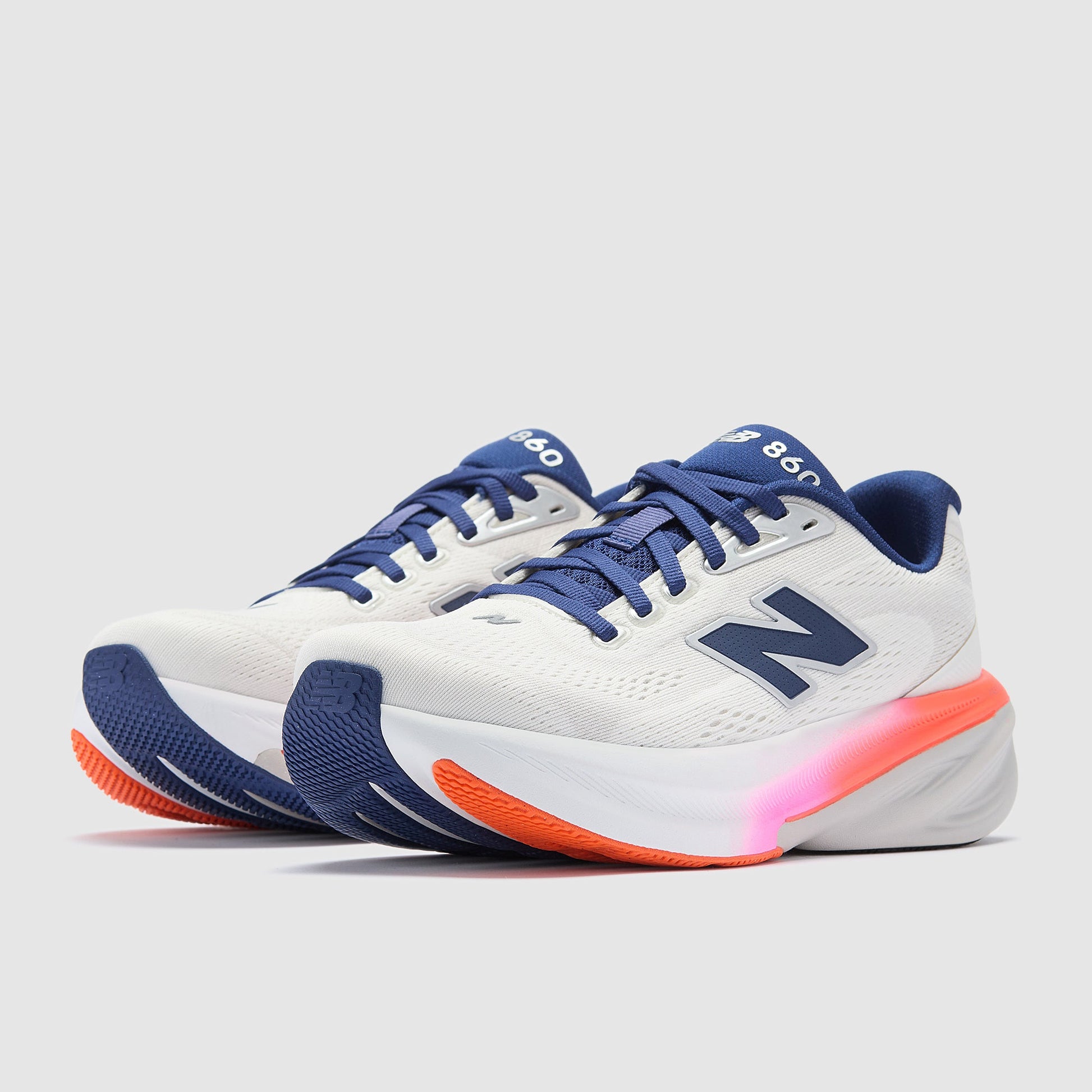 New Balance Womens 860 v15