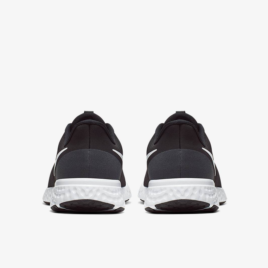 Nike Revolution 5
