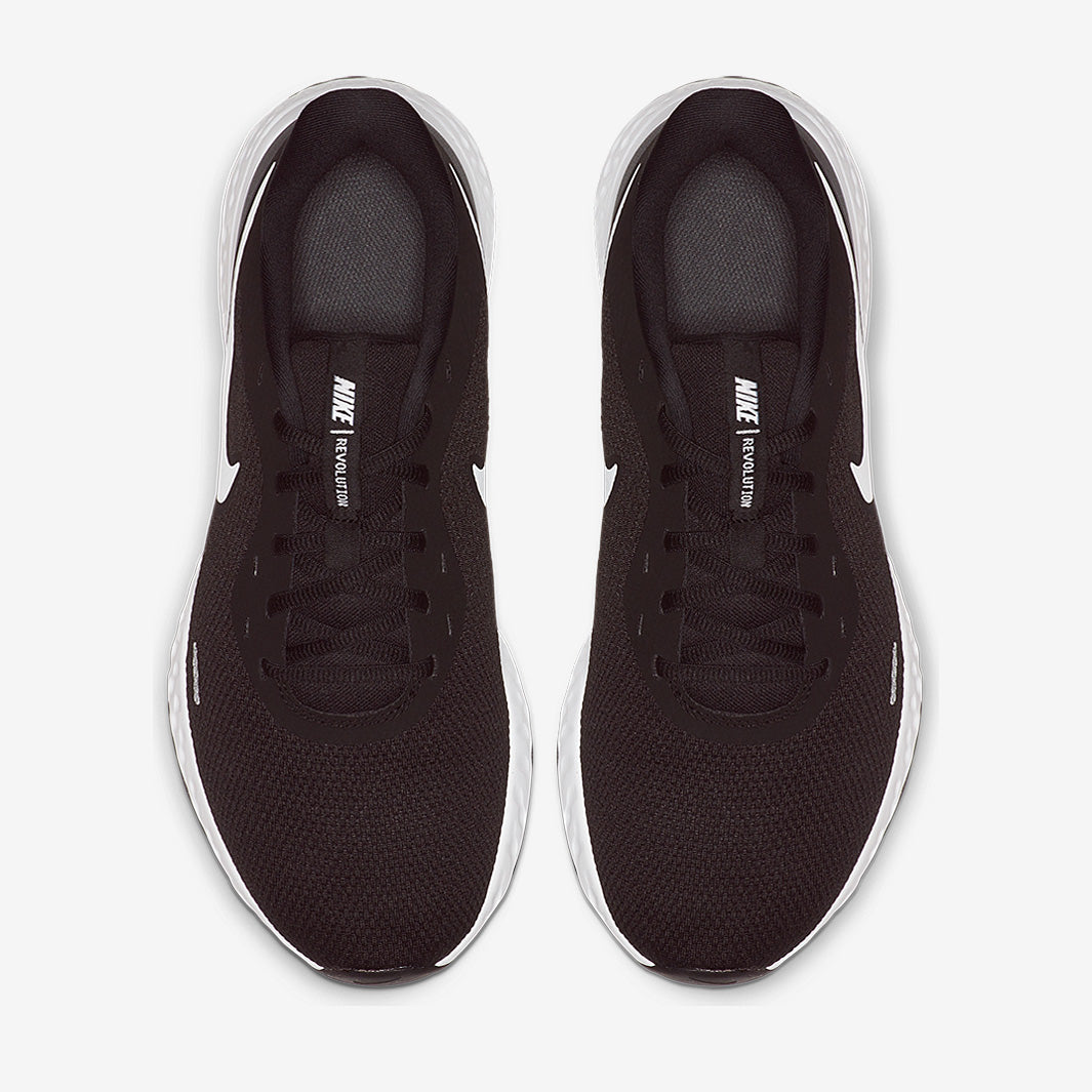 Nike Revolution 5