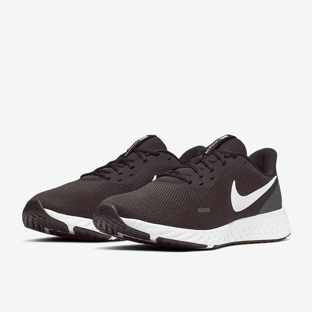 Nike Revolution 5
