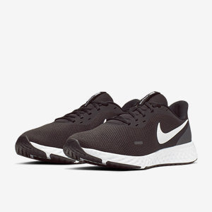 Nike Revolution 5