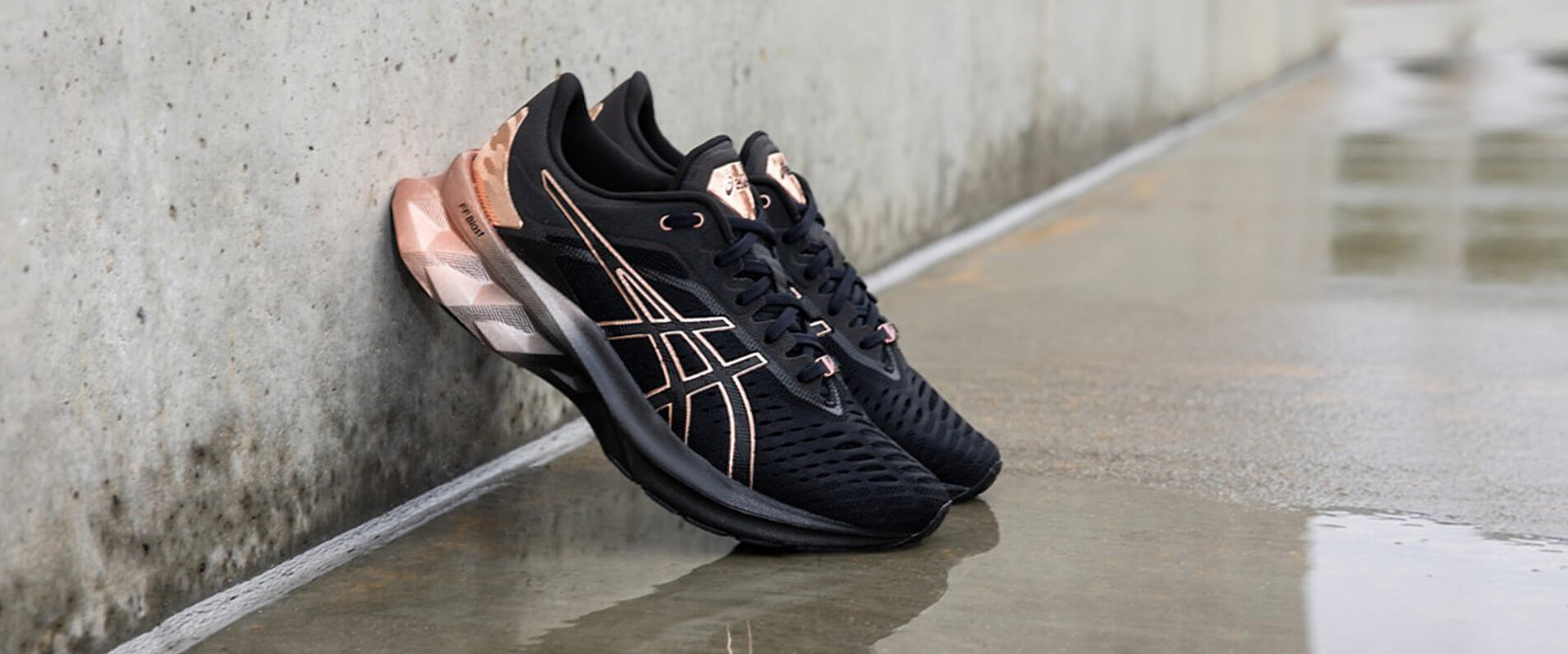 ASICS Womens Novablast Platinum