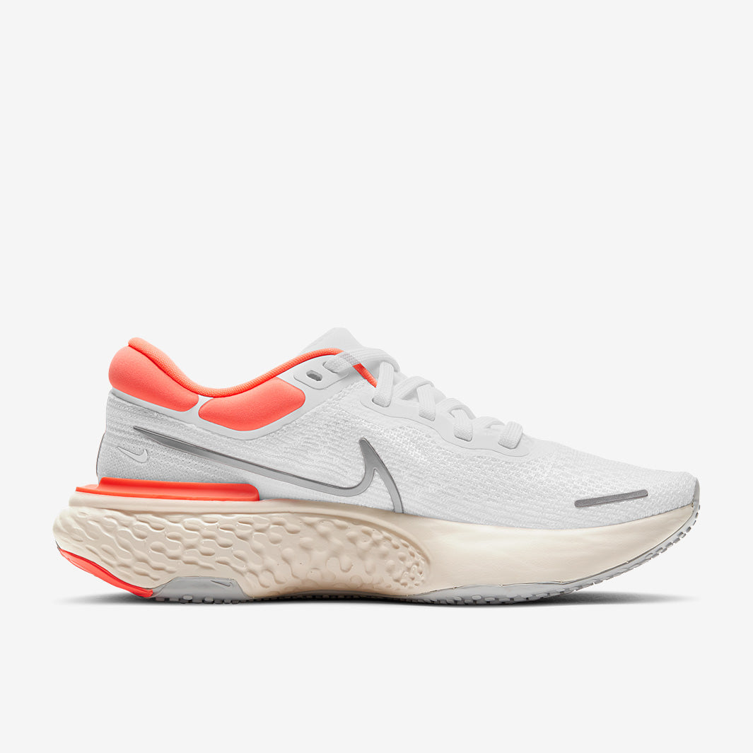 Nike Womens ZoomX Invincible Run Flyknit - White/Metallic Silver