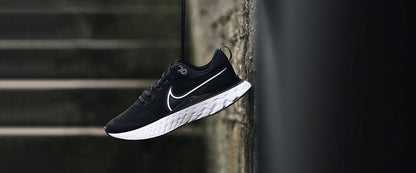 Nike Womens React Infinity Run Flyknit 2 - Black/White