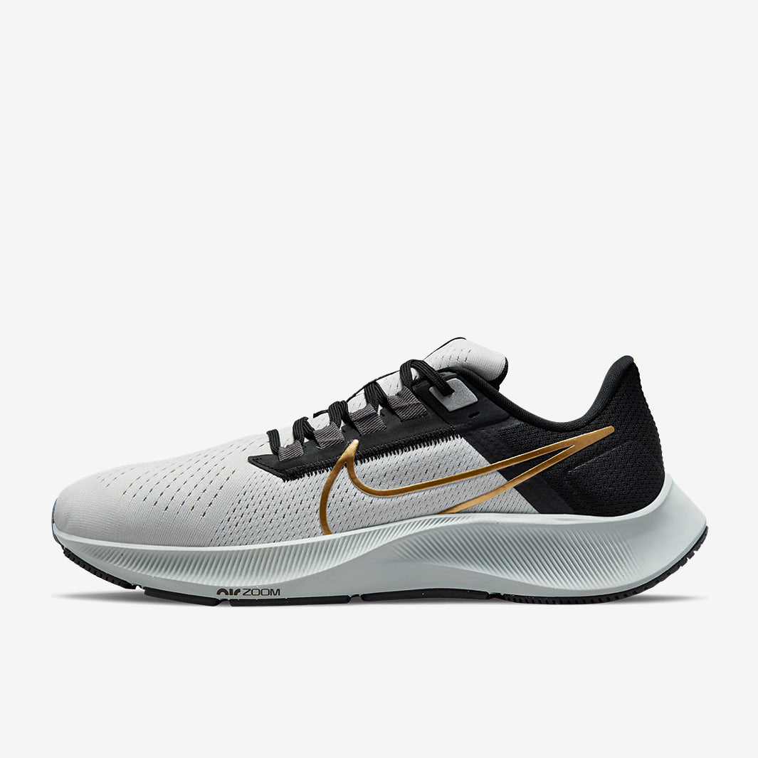 Nike Air Zoom Pegasus 38 - Photon Dust/Mtlc Gold Coin