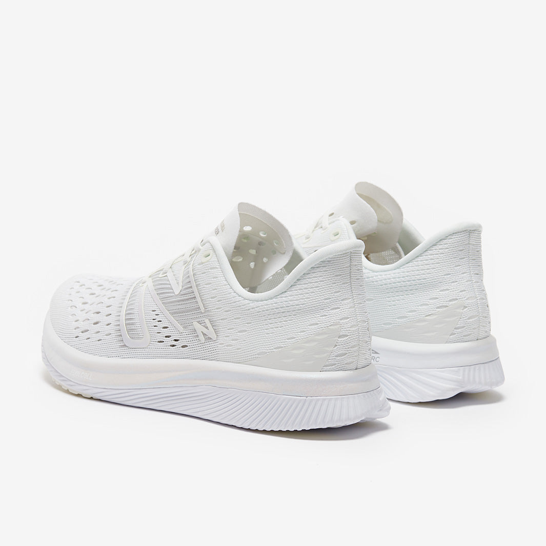 New Balance Super Comp Pacer