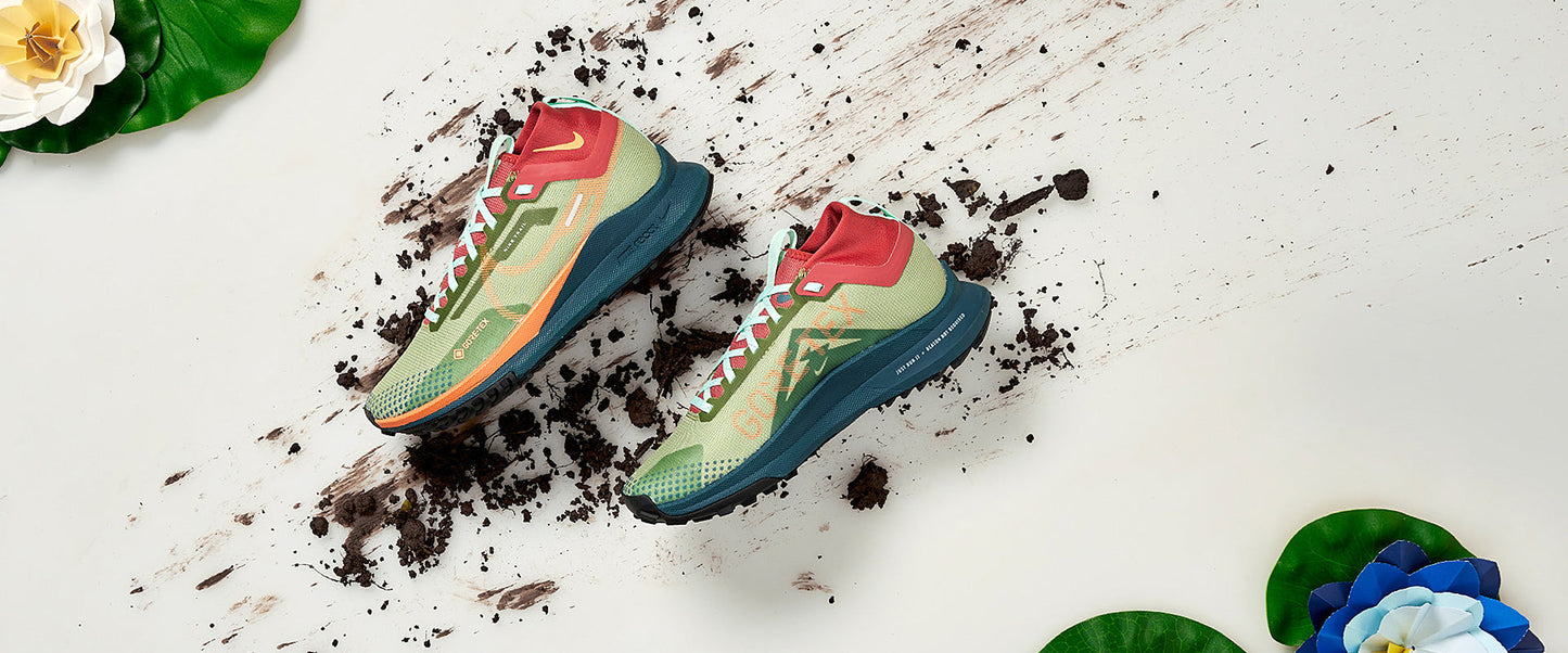 Nike Womens React Pegasus Trail 4 GORE-TEX - Alligator/Orange Trance