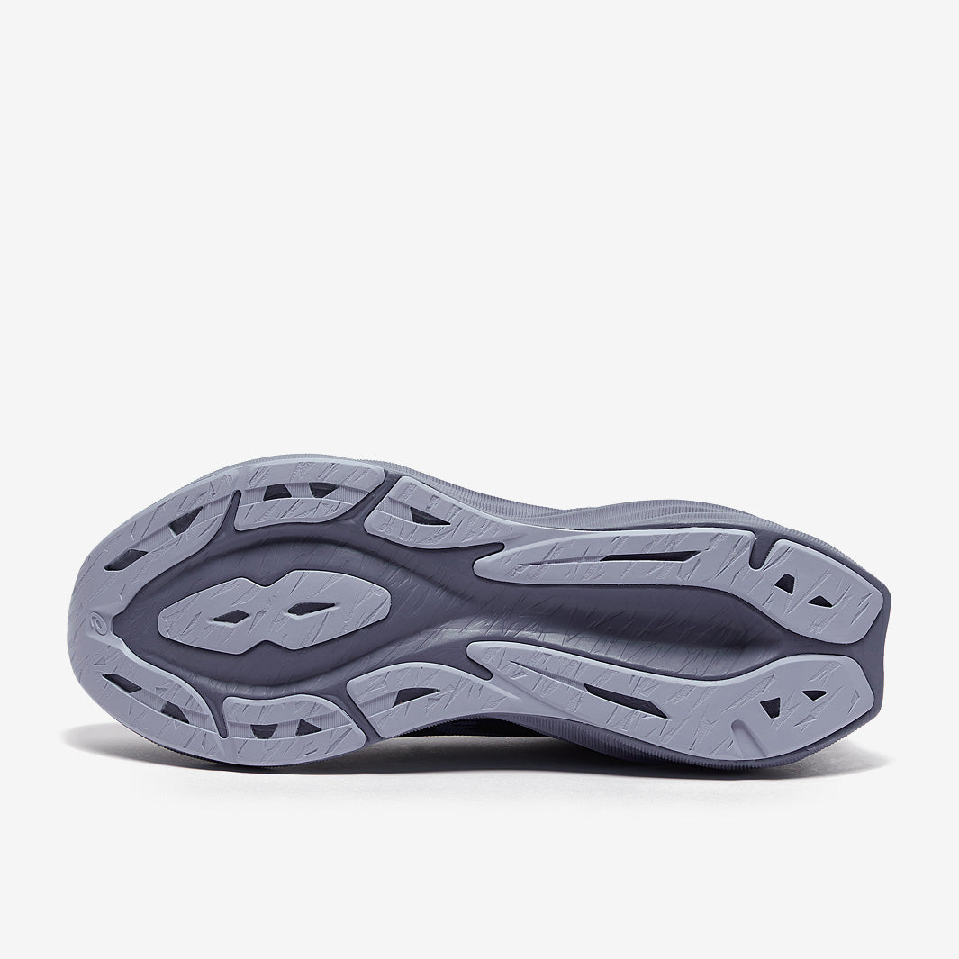 ASICS Novablast 3
