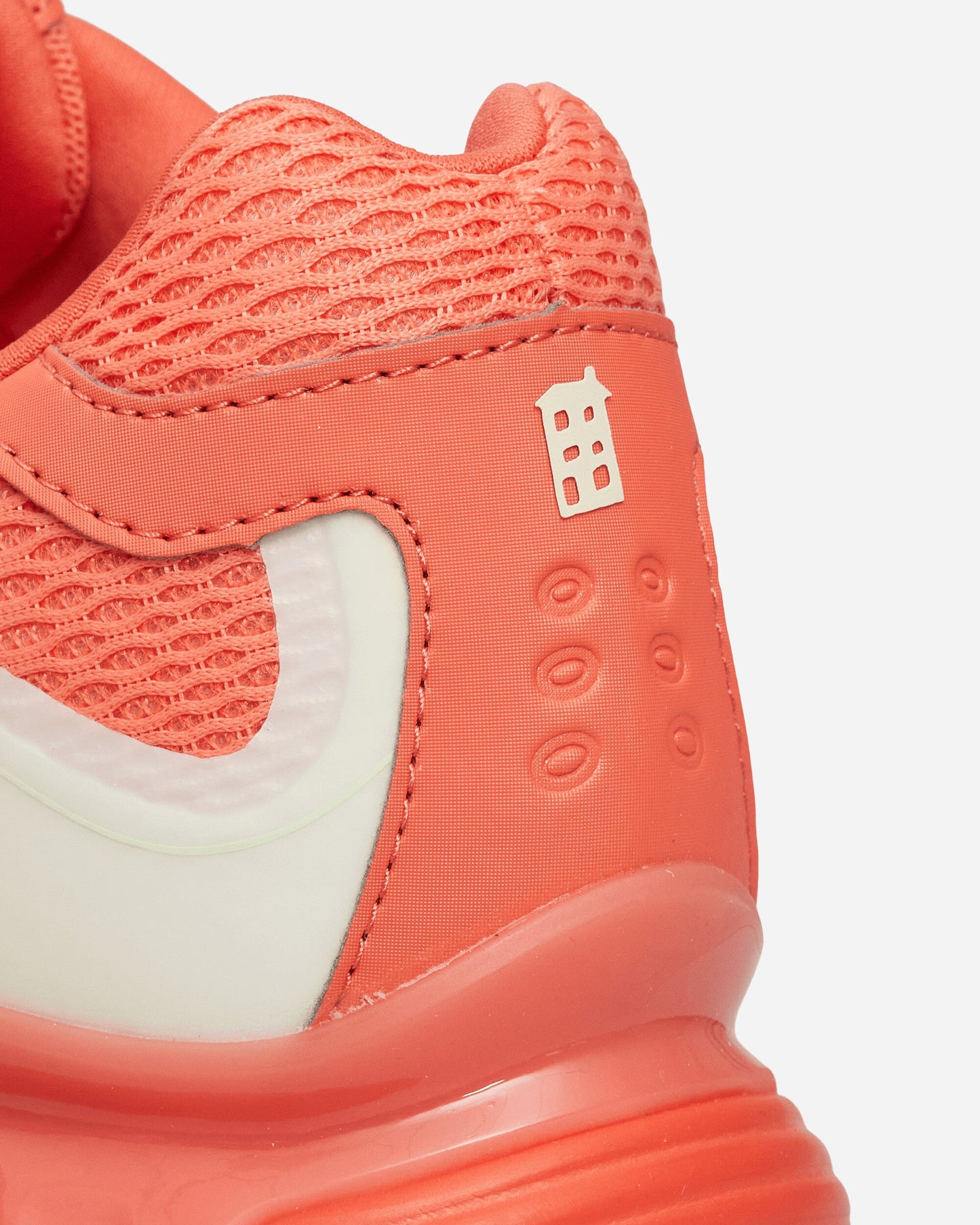 Ama Lou XT-Whisper Void Sneakers Vanilla Ice / Fusion Coral / Emberglow