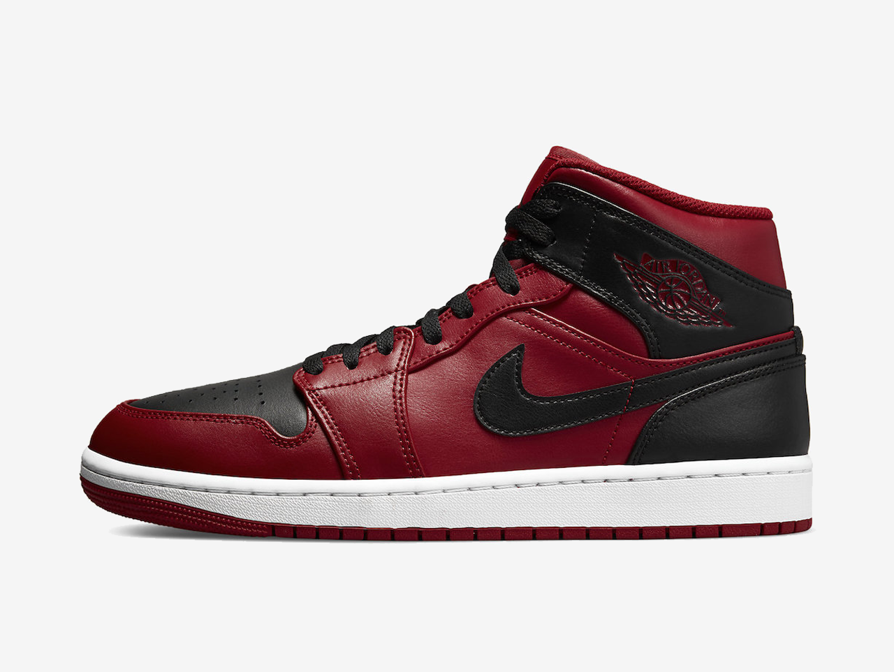 Air Jordan 1 Mid Reverse Bred