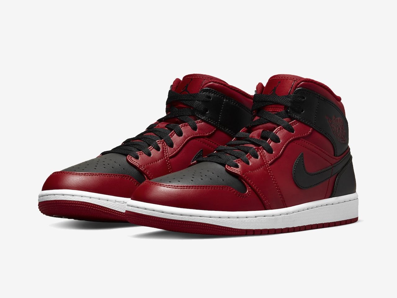 Air Jordan 1 Mid Reverse Bred